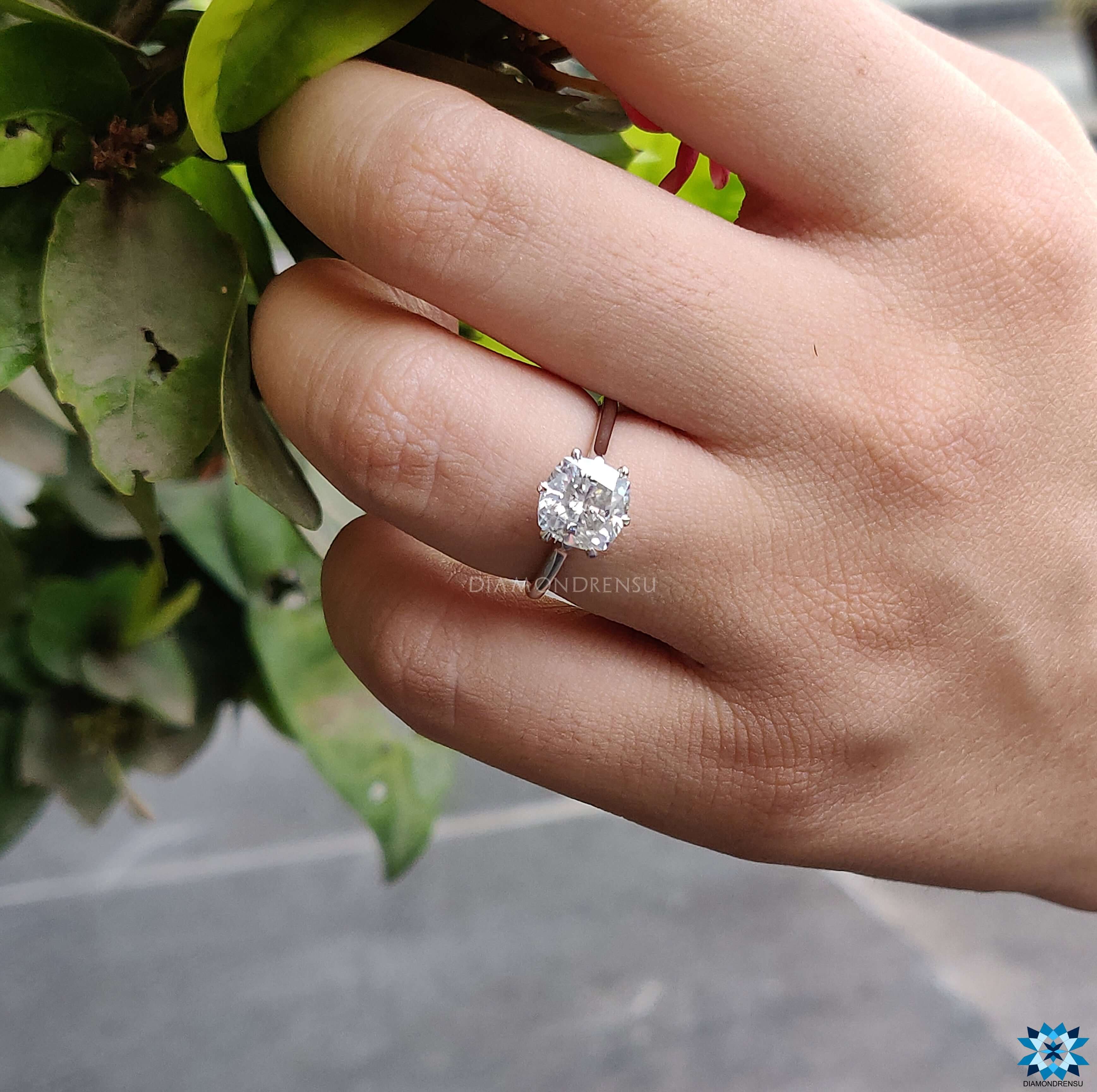 white gold engagement ring - diamondrensu