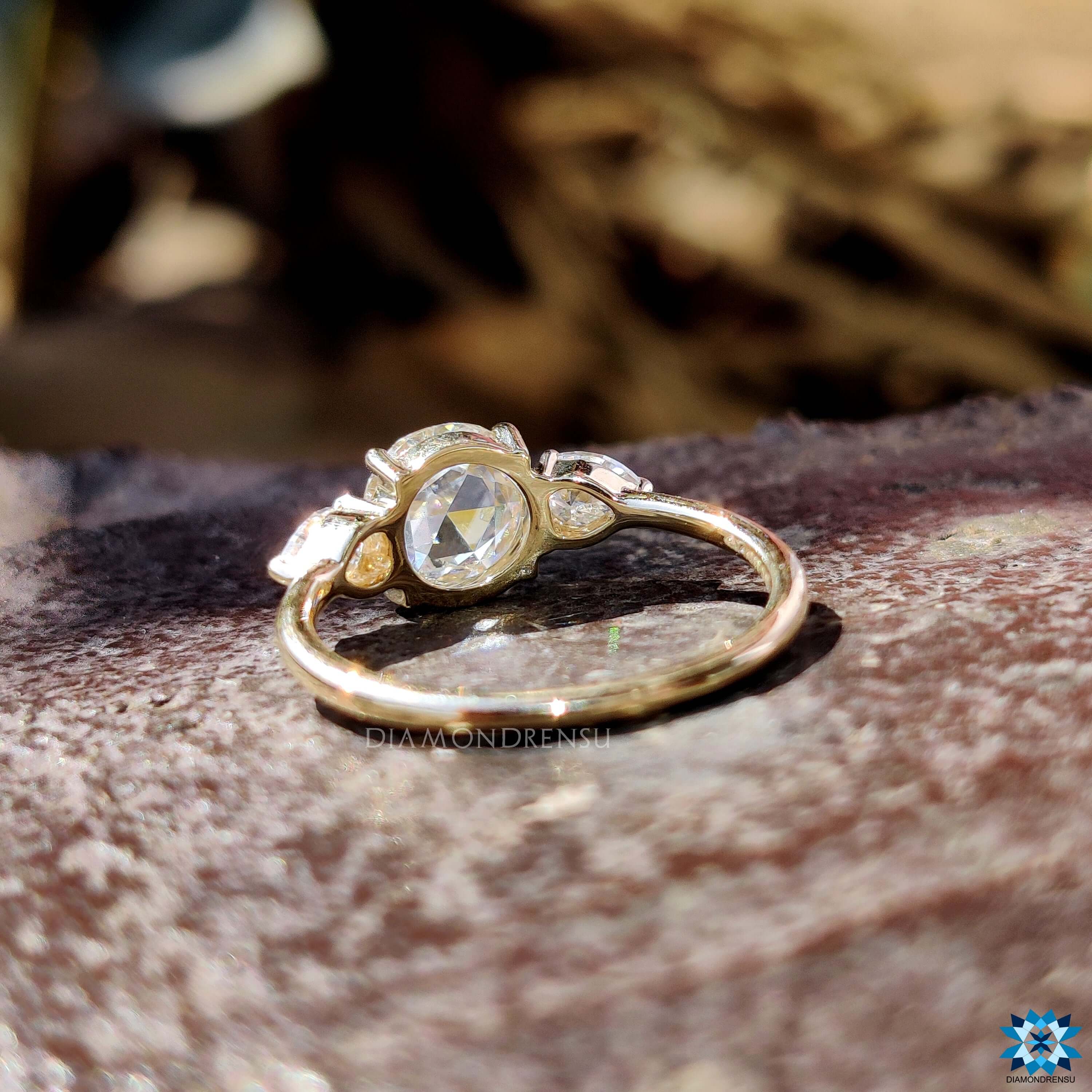 three stone engagement ring - diamondrensu